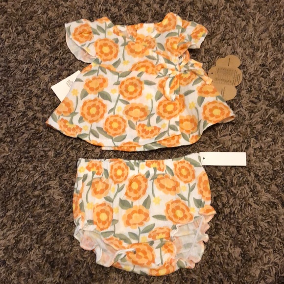 Two Piece Flower Set - Picture 1 of 6